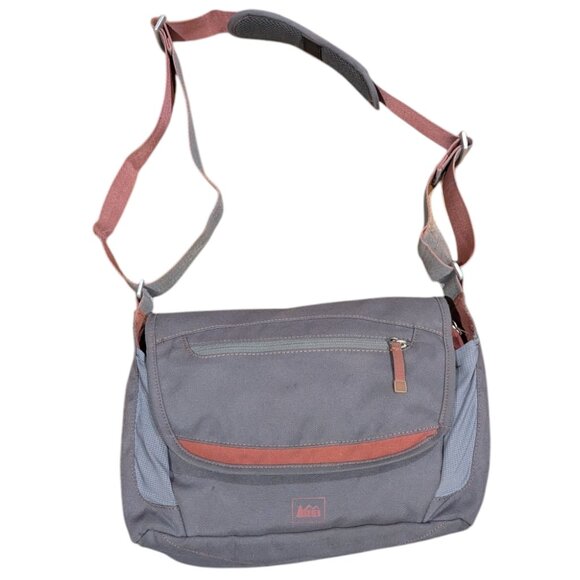 REI Purse with adjustable shoulder strap - magnetic closure - Picture 5 of 9